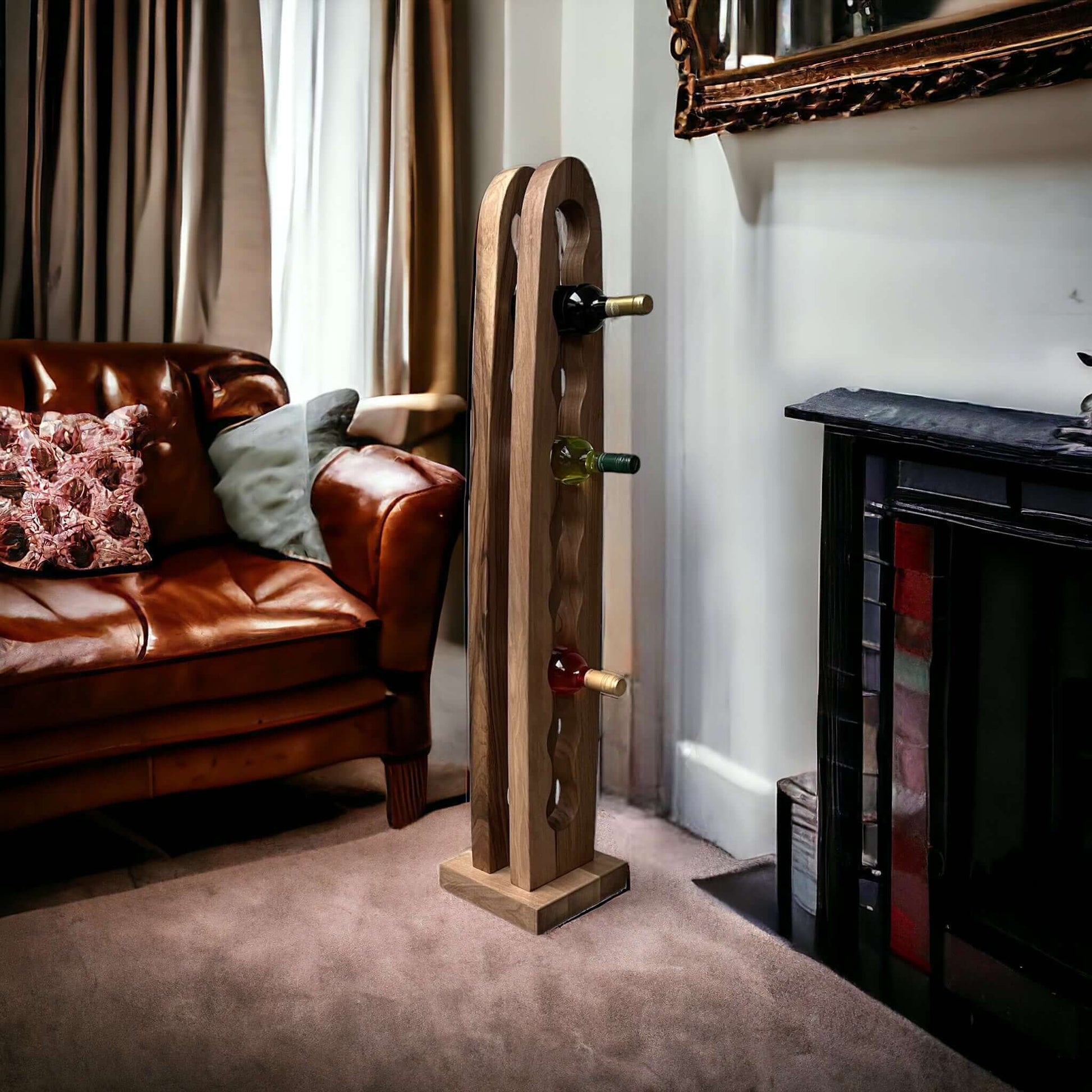 Stojan na víno ELEGANT 9 fliaš, masívne drevo ORECH je vyrobený z masívneho dreva, ošetrený olejom, lakom. Každý kúsok je ručne vyrobený s ohľadom na detail dreva, čo zaručuje jedinečný charakter každého nášho stojanu na víno.