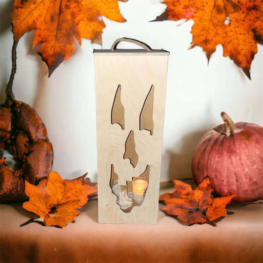Originálny halloweensky lampáš 50 cm - drevená dekorácia na Halloween dodá čarokrásnu jesennú atmosféru Vašemu domovu. Stvoríte s ňou nezabudnuteľné okamihy.